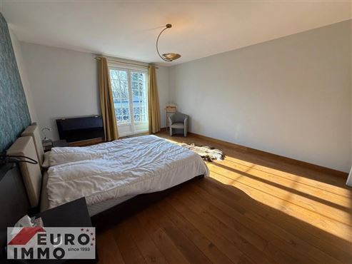 Außergewöhnliche Adresse als Haupt- oder Zweitwohnsitz: prestigeträchtiges Duplex mit Charme, Gemeinschaftspool und großer Terrasse in privilegierter Naturlage im Herzen des französischen Jura