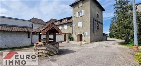 Außergewöhnliche Adresse als Haupt- oder Zweitwohnsitz: prestigeträchtiges Duplex mit Charme, Gemeinschaftspool und großer Terrasse in privilegierter Naturlage im Herzen des französischen Jura