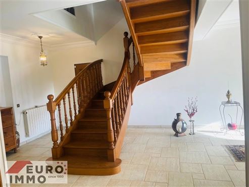 Außergewöhnliche Adresse als Haupt- oder Zweitwohnsitz: prestigeträchtiges Duplex mit Charme, Gemeinschaftspool und großer Terrasse in privilegierter Naturlage im Herzen des französischen Jura
