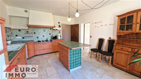 Außergewöhnliche Adresse als Haupt- oder Zweitwohnsitz: prestigeträchtiges Duplex mit Charme, Gemeinschaftspool und großer Terrasse in privilegierter Naturlage im Herzen des französischen Jura