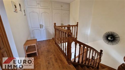 Außergewöhnliche Adresse als Haupt- oder Zweitwohnsitz: prestigeträchtiges Duplex mit Charme, Gemeinschaftspool und großer Terrasse in privilegierter Naturlage im Herzen des französischen Jura