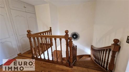 Außergewöhnliche Adresse als Haupt- oder Zweitwohnsitz: prestigeträchtiges Duplex mit Charme, Gemeinschaftspool und großer Terrasse in privilegierter Naturlage im Herzen des französischen Jura