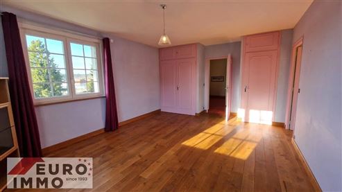Außergewöhnliche Adresse als Haupt- oder Zweitwohnsitz: prestigeträchtiges Duplex mit Charme, Gemeinschaftspool und großer Terrasse in privilegierter Naturlage im Herzen des französischen Jura