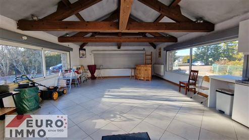 Außergewöhnliche Adresse als Haupt- oder Zweitwohnsitz: prestigeträchtiges Duplex mit Charme, Gemeinschaftspool und großer Terrasse in privilegierter Naturlage im Herzen des französischen Jura