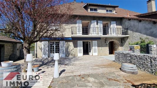 Außergewöhnliche Adresse als Haupt- oder Zweitwohnsitz: prestigeträchtiges Duplex mit Charme, Gemeinschaftspool und großer Terrasse in privilegierter Naturlage im Herzen des französischen Jura - 39300 Champagnole, Frankreich 