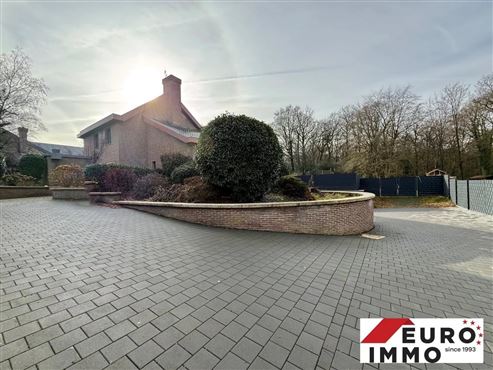 Architektonisches Statement in Form einer exklusiven Villa mit modernisiertem XXL-Wohnerlebnis in unverbaubarer Waldrandlage