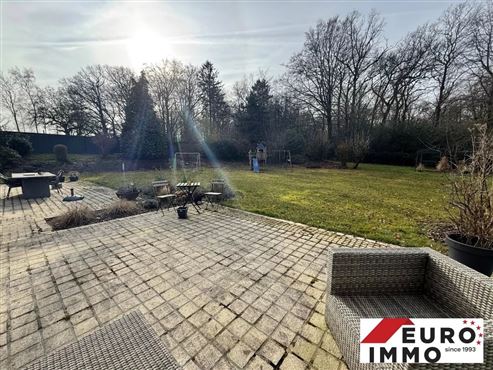 Architektonisches Statement in Form einer exklusiven Villa mit modernisiertem XXL-Wohnerlebnis in unverbaubarer Waldrandlage