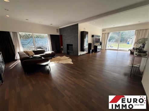 Architektonisches Statement in Form einer exklusiven Villa mit modernisiertem XXL-Wohnerlebnis in unverbaubarer Waldrandlage