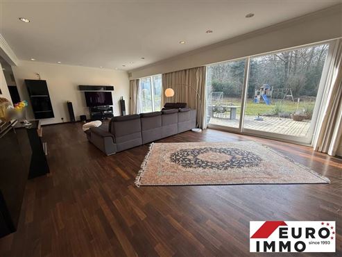 Architektonisches Statement in Form einer exklusiven Villa mit modernisiertem XXL-Wohnerlebnis in unverbaubarer Waldrandlage