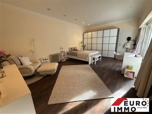 Architektonisches Statement in Form einer exklusiven Villa mit modernisiertem XXL-Wohnerlebnis in unverbaubarer Waldrandlage