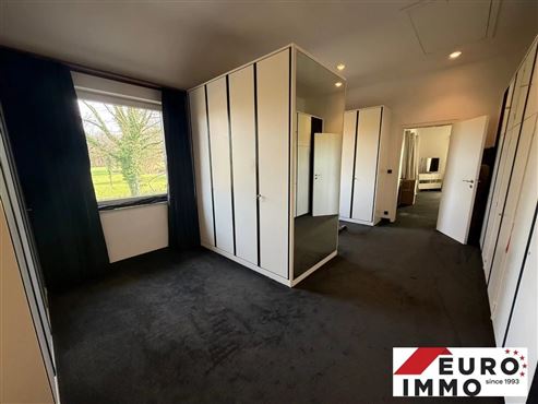 Architektonisches Statement in Form einer exklusiven Villa mit modernisiertem XXL-Wohnerlebnis in unverbaubarer Waldrandlage