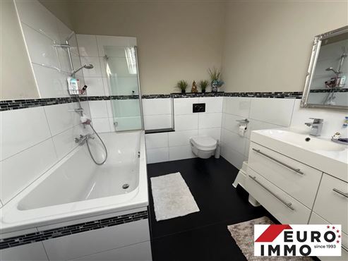 Architektonisches Statement in Form einer exklusiven Villa mit modernisiertem XXL-Wohnerlebnis in unverbaubarer Waldrandlage