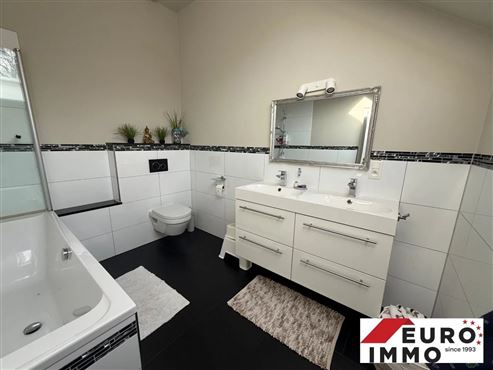 Architektonisches Statement in Form einer exklusiven Villa mit modernisiertem XXL-Wohnerlebnis in unverbaubarer Waldrandlage