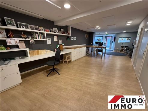 Mittendrin im Geschehen – Moderne, vollständig renovierte Gewerbefläche mit zwei Haupteingängen im Herzen von Eupen