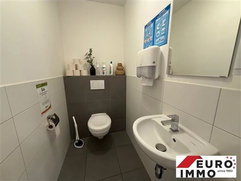 Mittendrin im Geschehen – Moderne, vollständig renovierte Gewerbefläche mit zwei Haupteingängen im Herzen von Eupen