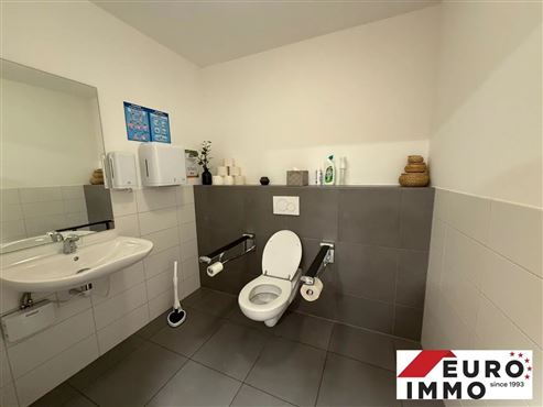 Mittendrin im Geschehen – Moderne, vollständig renovierte Gewerbefläche mit zwei Haupteingängen im Herzen von Eupen