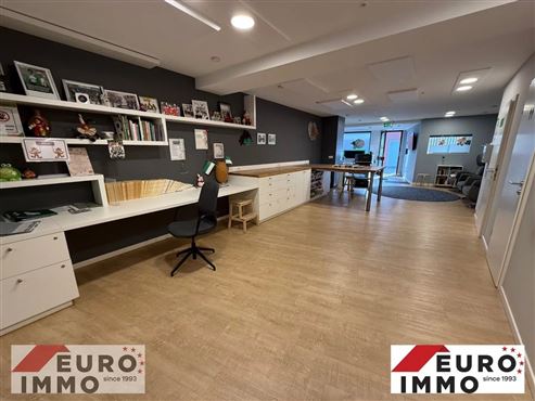 Mittendrin im Geschehen – Moderne, vollständig renovierte Gewerbefläche mit zwei Haupteingängen im Herzen von Eupen
