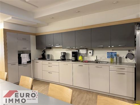 Mittendrin im Geschehen – Moderne, vollständig renovierte Gewerbefläche mit zwei Haupteingängen im Herzen von Eupen