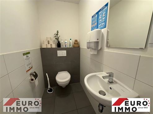 Mittendrin im Geschehen – Moderne, vollständig renovierte Gewerbefläche mit zwei Haupteingängen im Herzen von Eupen