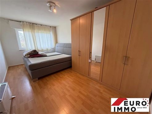 Ideales Investitionsobjekt oder für die Eigennutzung : Etagenwohnung mit Balkon und Garage in ruhiger und grüner Grenzlage