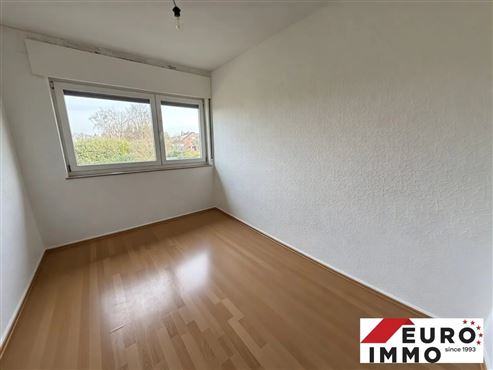 Ideales Investitionsobjekt oder für die Eigennutzung : Etagenwohnung mit Balkon und Garage in ruhiger und grüner Grenzlage