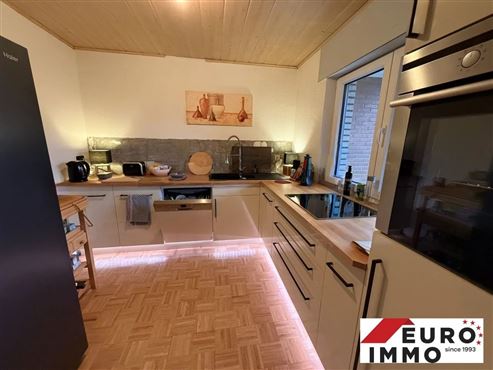 Gepflegte und gemütliche Zwei-Schlafzimmer-Wohnung im Erdgeschoss mit Balkon und Garage in ruhiger und grüner Grenzlage