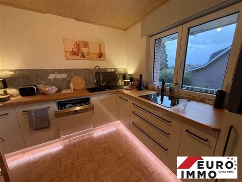 Gepflegte und gemütliche Zwei-Schlafzimmer-Wohnung im Erdgeschoss mit Balkon und Garage in ruhiger und grüner Grenzlage
