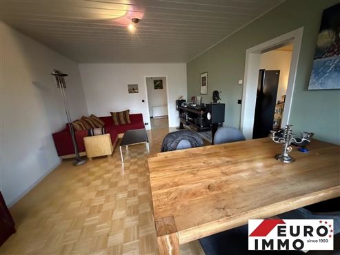 Gepflegte und gemütliche Zwei-Schlafzimmer-Wohnung im Erdgeschoss mit Balkon und Garage in ruhiger und grüner Grenzlage