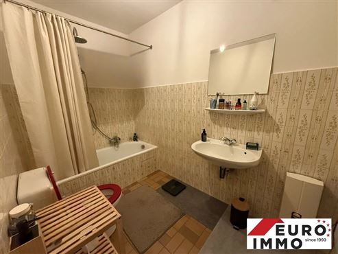 Gepflegte und gemütliche Zwei-Schlafzimmer-Wohnung im Erdgeschoss mit Balkon und Garage in ruhiger und grüner Grenzlage