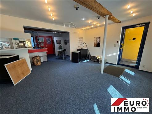 Wohn- und Geschäftshaus mit zwei Wohneinheiten und zwei Privatparkplätzen und kleiner Grünfläche in zentraler Lage von Eupen