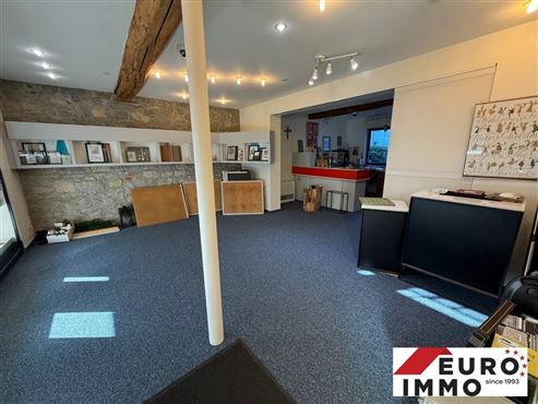 Wohn- und Geschäftshaus mit zwei Wohneinheiten und zwei Privatparkplätzen und kleiner Grünfläche in zentraler Lage von Eupen