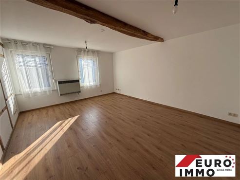 Wohn- und Geschäftshaus mit zwei Wohneinheiten und zwei Privatparkplätzen und kleiner Grünfläche in zentraler Lage von Eupen