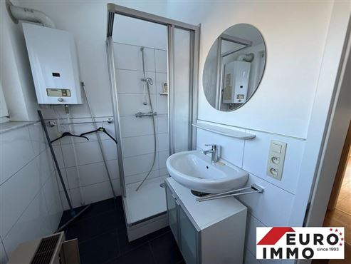 Wohn- und Geschäftshaus mit zwei Wohneinheiten und zwei Privatparkplätzen und kleiner Grünfläche in zentraler Lage von Eupen