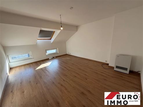 Wohn- und Geschäftshaus mit zwei Wohneinheiten und zwei Privatparkplätzen und kleiner Grünfläche in zentraler Lage von Eupen