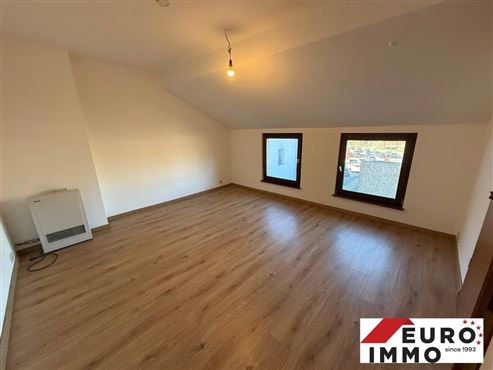 Wohn- und Geschäftshaus mit zwei Wohneinheiten und zwei Privatparkplätzen und kleiner Grünfläche in zentraler Lage von Eupen