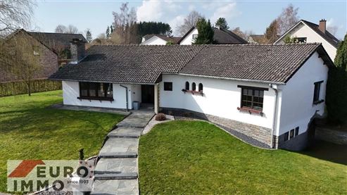 Komfortables Wohnen im eleganten, freistehenden Winkelbungalow mit Vollkeller. Ruhige Wohnlage mit ausgezeichneter Infrastruktur in direkter Umgebung.