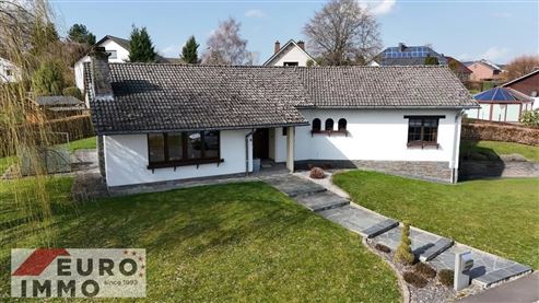 Komfortables Wohnen im eleganten, freistehenden Winkelbungalow mit Vollkeller. Ruhige Wohnlage mit ausgezeichneter Infrastruktur in direkter Umgebung.