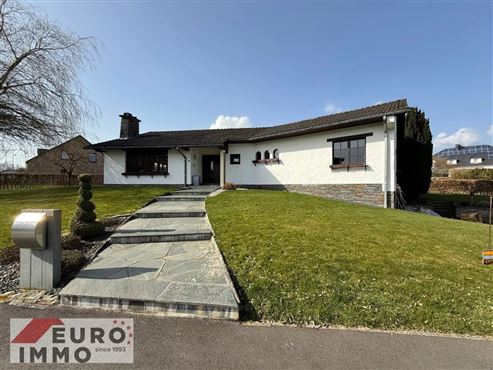 Komfortables Wohnen im eleganten, freistehenden Winkelbungalow mit Vollkeller. Ruhige Wohnlage mit ausgezeichneter Infrastruktur in direkter Umgebung.