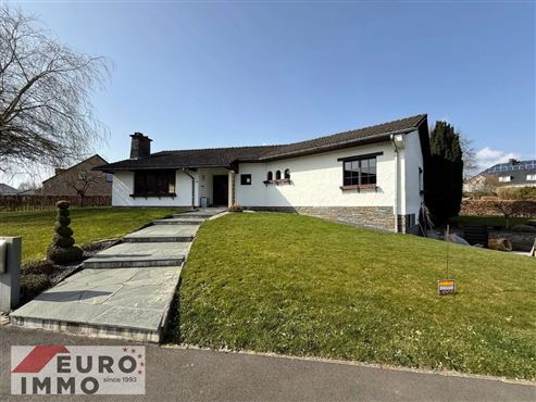 Komfortables Wohnen im eleganten, freistehenden Winkelbungalow mit Vollkeller. Ruhige Wohnlage mit ausgezeichneter Infrastruktur in direkter Umgebung.