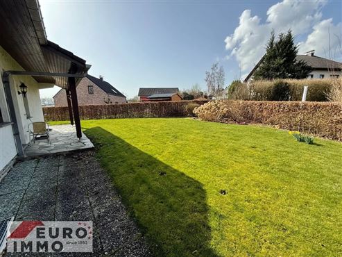 Komfortables Wohnen im eleganten, freistehenden Winkelbungalow mit Vollkeller. Ruhige Wohnlage mit ausgezeichneter Infrastruktur in direkter Umgebung.