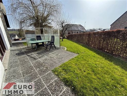 Komfortables Wohnen im eleganten, freistehenden Winkelbungalow mit Vollkeller. Ruhige Wohnlage mit ausgezeichneter Infrastruktur in direkter Umgebung.