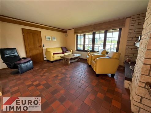 Komfortables Wohnen im eleganten, freistehenden Winkelbungalow mit Vollkeller. Ruhige Wohnlage mit ausgezeichneter Infrastruktur in direkter Umgebung.