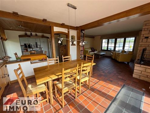 Komfortables Wohnen im eleganten, freistehenden Winkelbungalow mit Vollkeller. Ruhige Wohnlage mit ausgezeichneter Infrastruktur in direkter Umgebung.