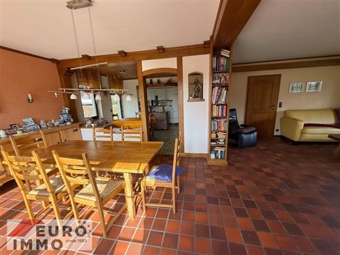 Komfortables Wohnen im eleganten, freistehenden Winkelbungalow mit Vollkeller. Ruhige Wohnlage mit ausgezeichneter Infrastruktur in direkter Umgebung.