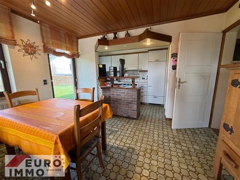 Komfortables Wohnen im eleganten, freistehenden Winkelbungalow mit Vollkeller. Ruhige Wohnlage mit ausgezeichneter Infrastruktur in direkter Umgebung.