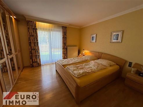 Komfortables Wohnen im eleganten, freistehenden Winkelbungalow mit Vollkeller. Ruhige Wohnlage mit ausgezeichneter Infrastruktur in direkter Umgebung.