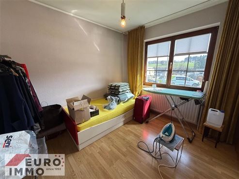 Komfortables Wohnen im eleganten, freistehenden Winkelbungalow mit Vollkeller. Ruhige Wohnlage mit ausgezeichneter Infrastruktur in direkter Umgebung.