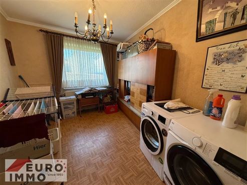 Komfortables Wohnen im eleganten, freistehenden Winkelbungalow mit Vollkeller. Ruhige Wohnlage mit ausgezeichneter Infrastruktur in direkter Umgebung.