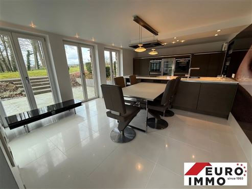 Exklusivität & Luxus an der Grenze in ruhigem und naturnahem Umfeld – Ein-Schlafzimmer-Wohnung mit Sauna, Terrasse und hochwertiger Einbauküche