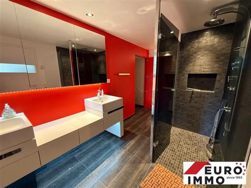 Exklusivität & Luxus an der Grenze in ruhigem und naturnahem Umfeld – Ein-Schlafzimmer-Wohnung mit Sauna, Terrasse und hochwertiger Einbauküche